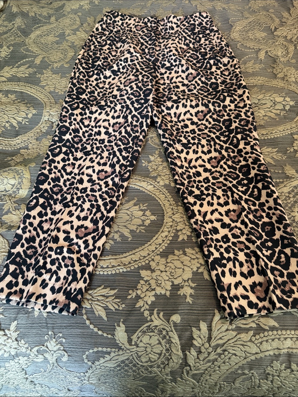 Zara Women’s Leopard Print Ankle pants
Slim Fit. Runs Small - Picture 4 of 5